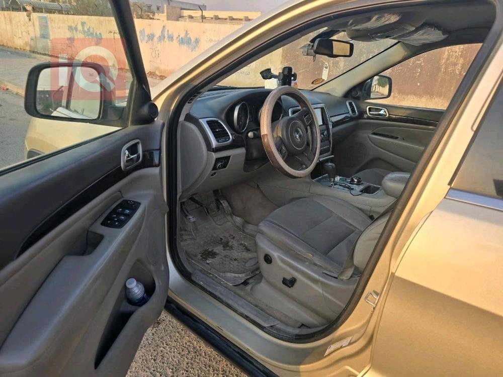 جیپ گراند شیرۆکی